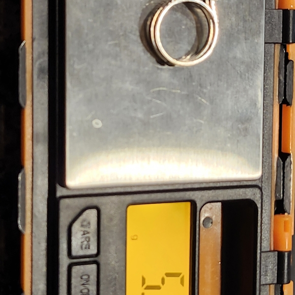 Beautiful 18k gold and diamond ring from Simon G in very good condition. - Picture 8 of 13